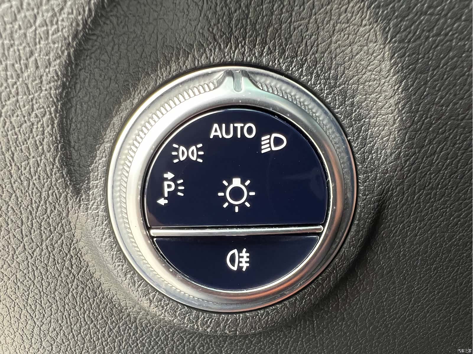 Mercedes-Benz C-Class, 2024 26