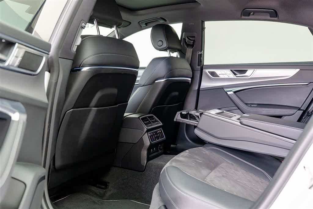 Audi A7L, 2026 7
