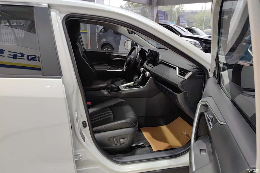 Toyota RAV4, 2023 8
