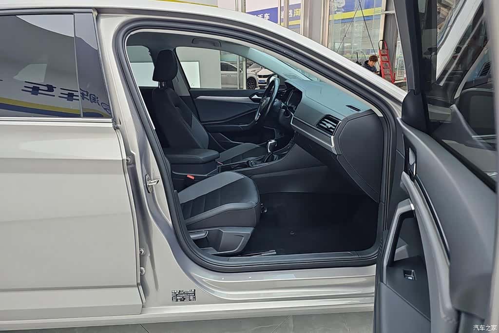 Volkswagen Sagitar, 2020 8
