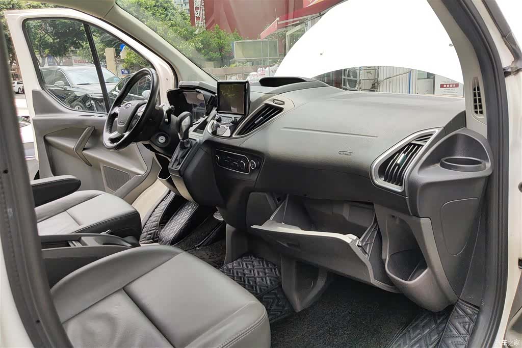 Ford Tourneo, 2019 8