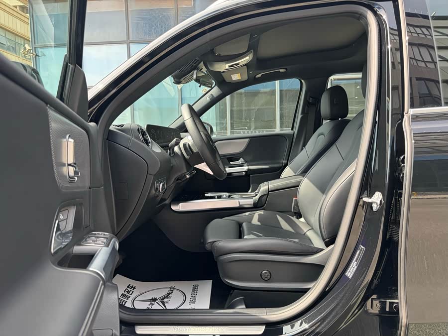 Mercedes-Benz GLB 2026, фото 4