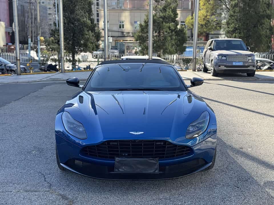 Aston Martin DB11