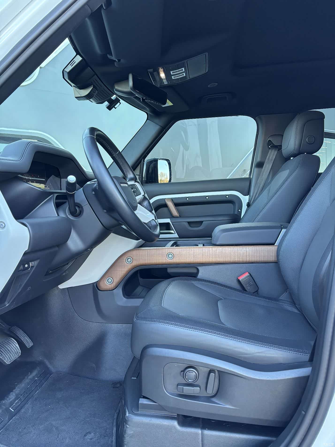 Land Rover Defender, 2023 9