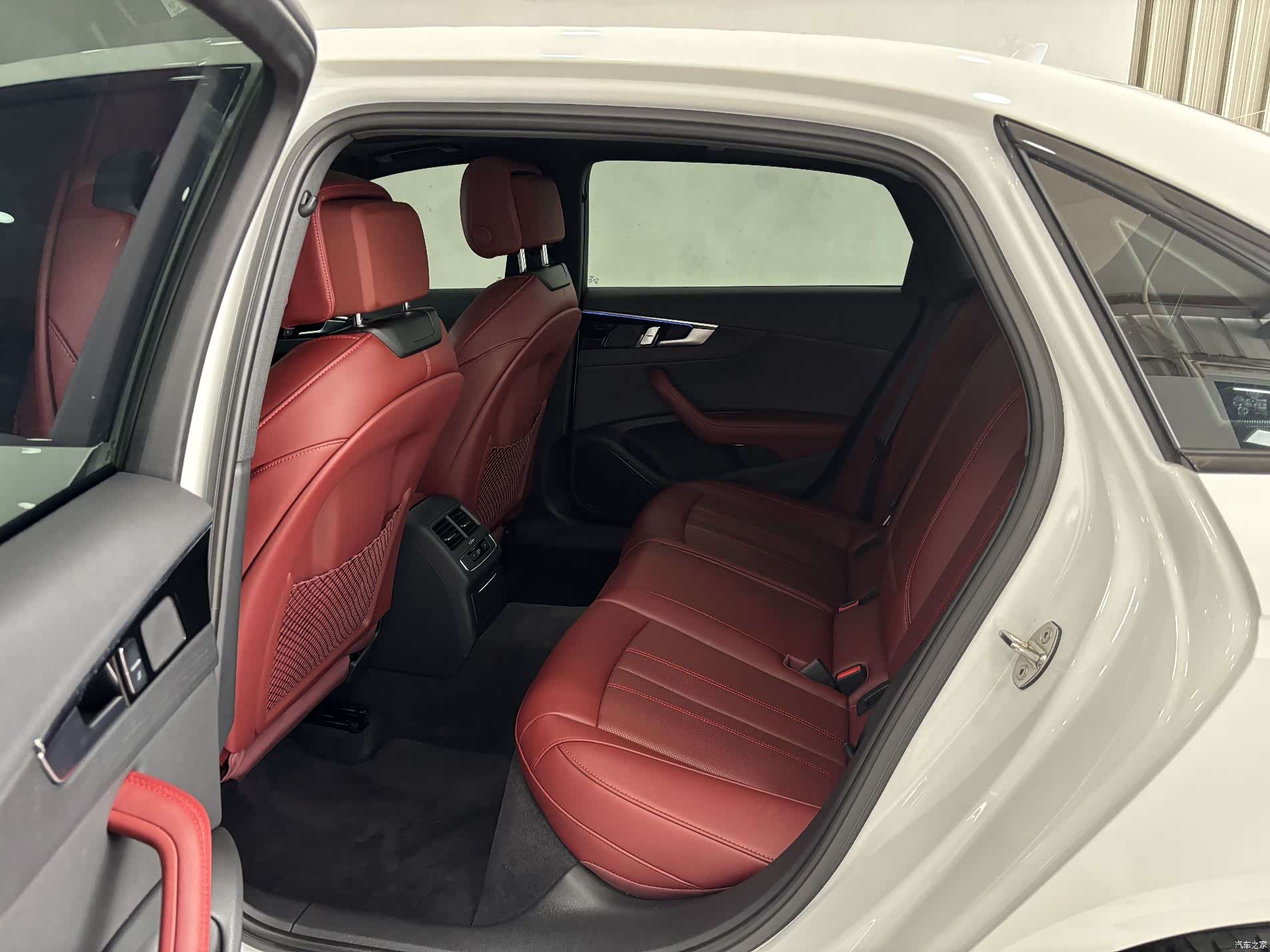Audi A4L, 2025 23