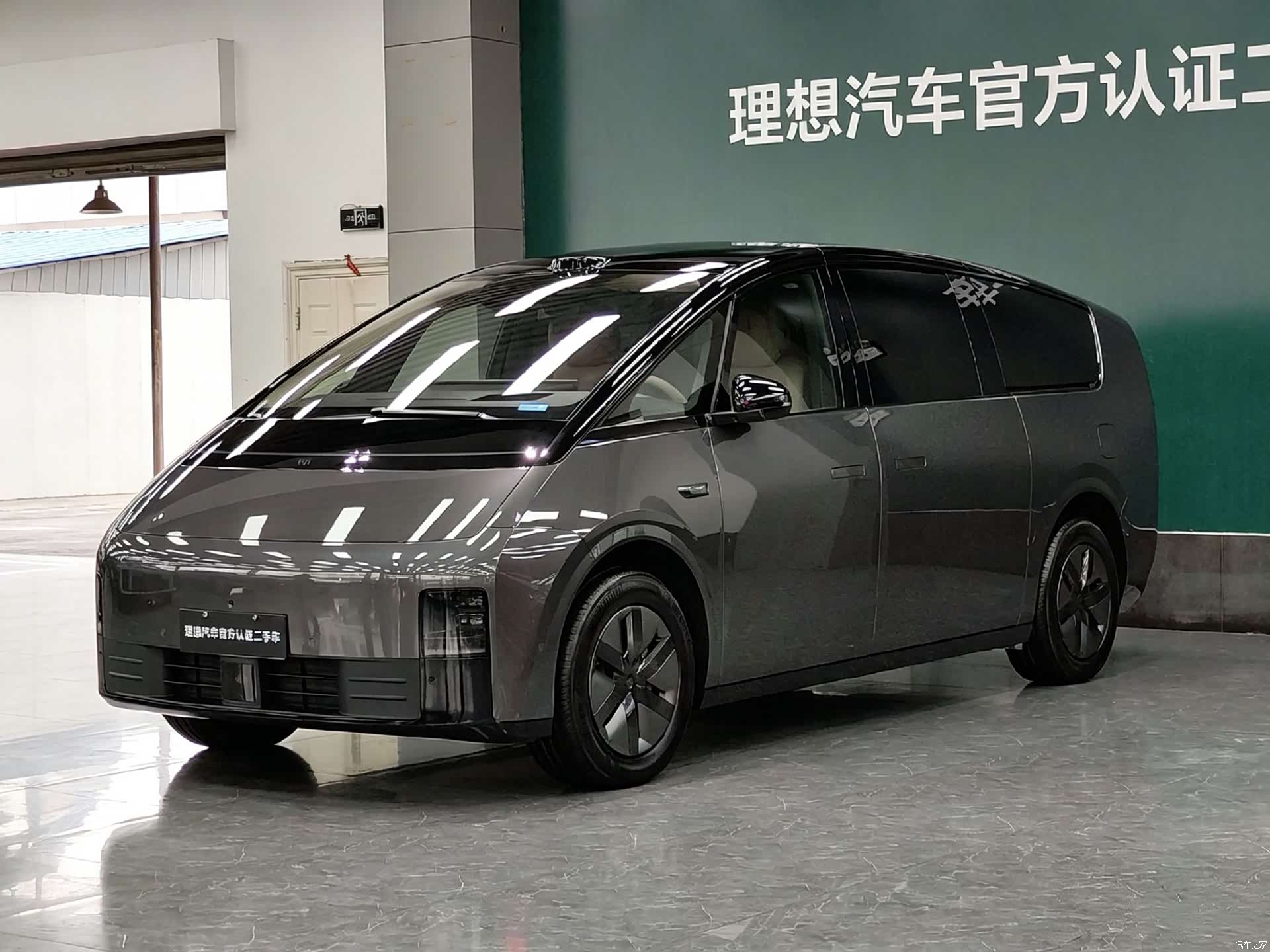 Li Auto MEGA, 2025 1