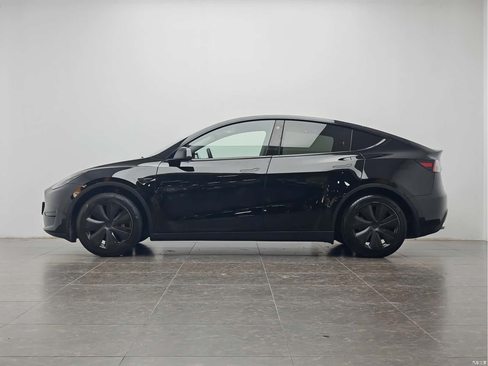Tesla Model Y, 2023 10
