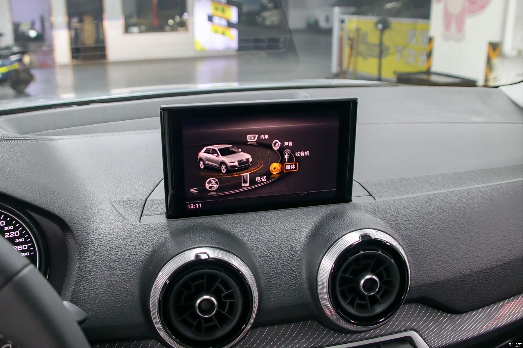 Audi Q2L, 2022 8