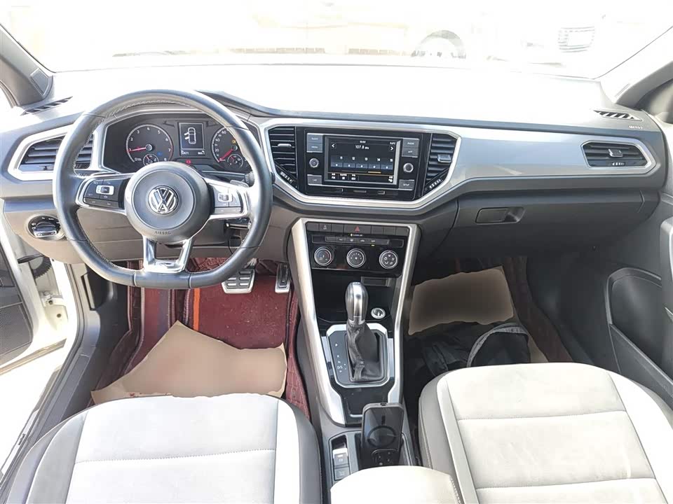 Volkswagen T-ROC exploring Songs