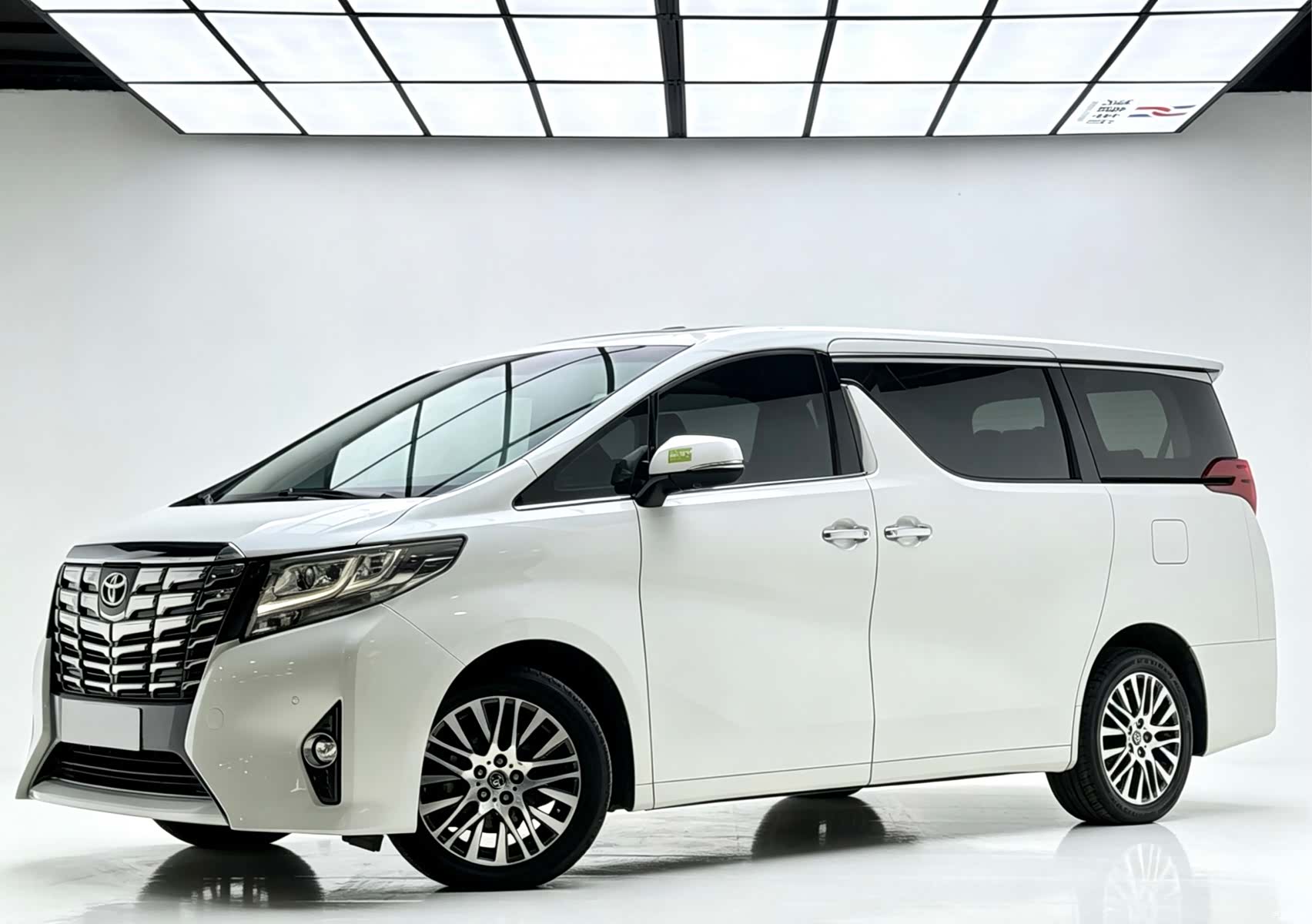 Toyota Alphard, 2015 1