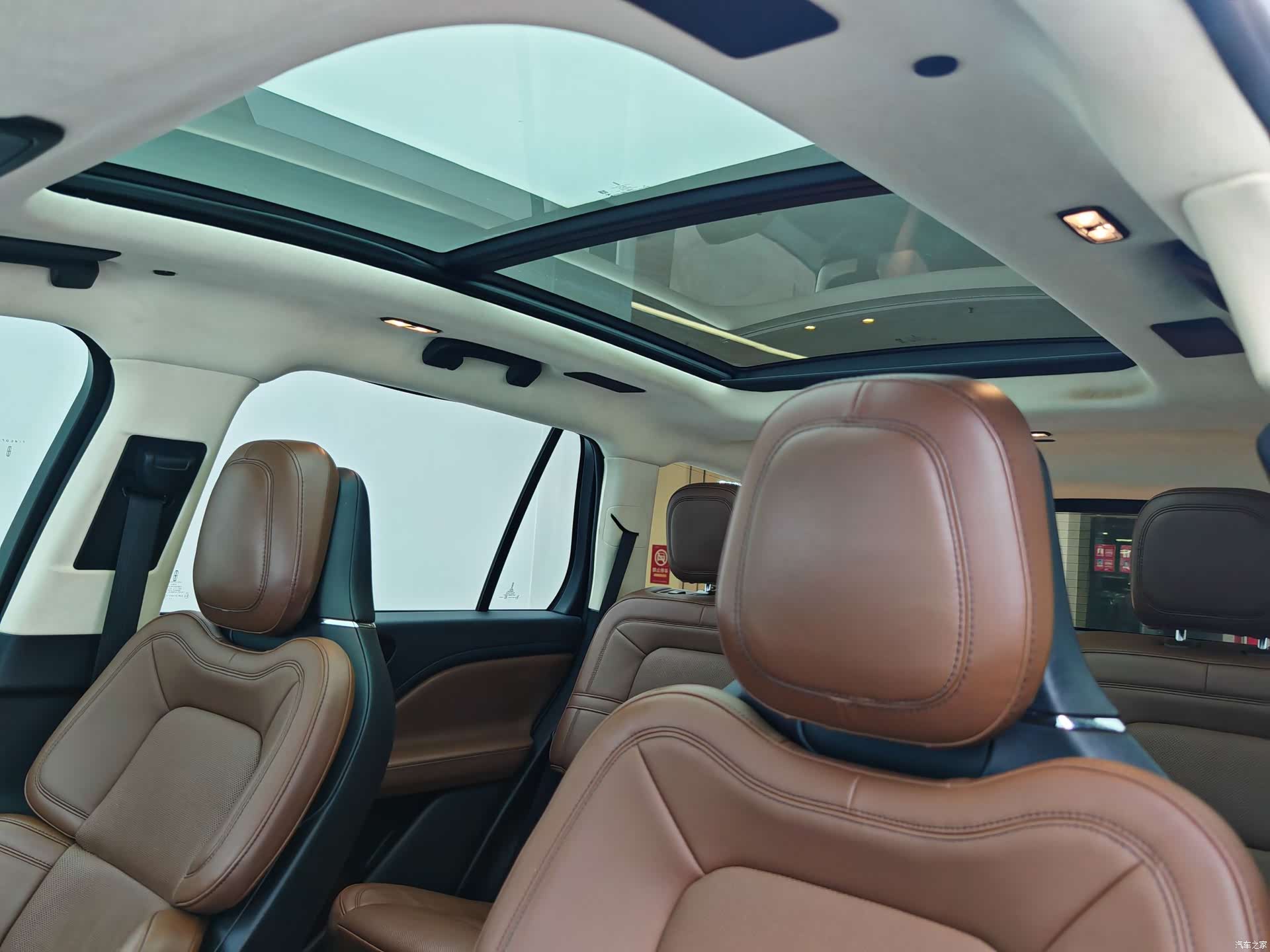 Lincoln Aviator, 2022 10