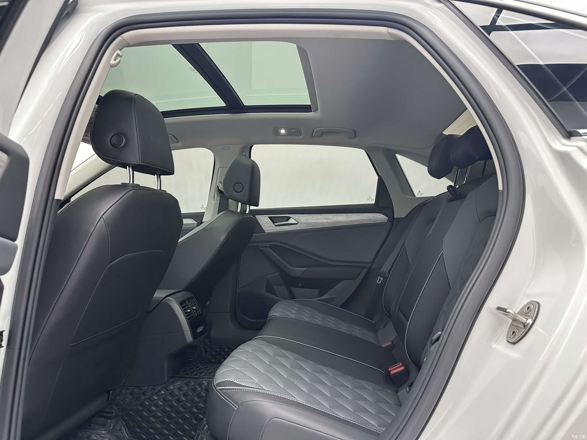 Volkswagen Sagitar, 2022 6
