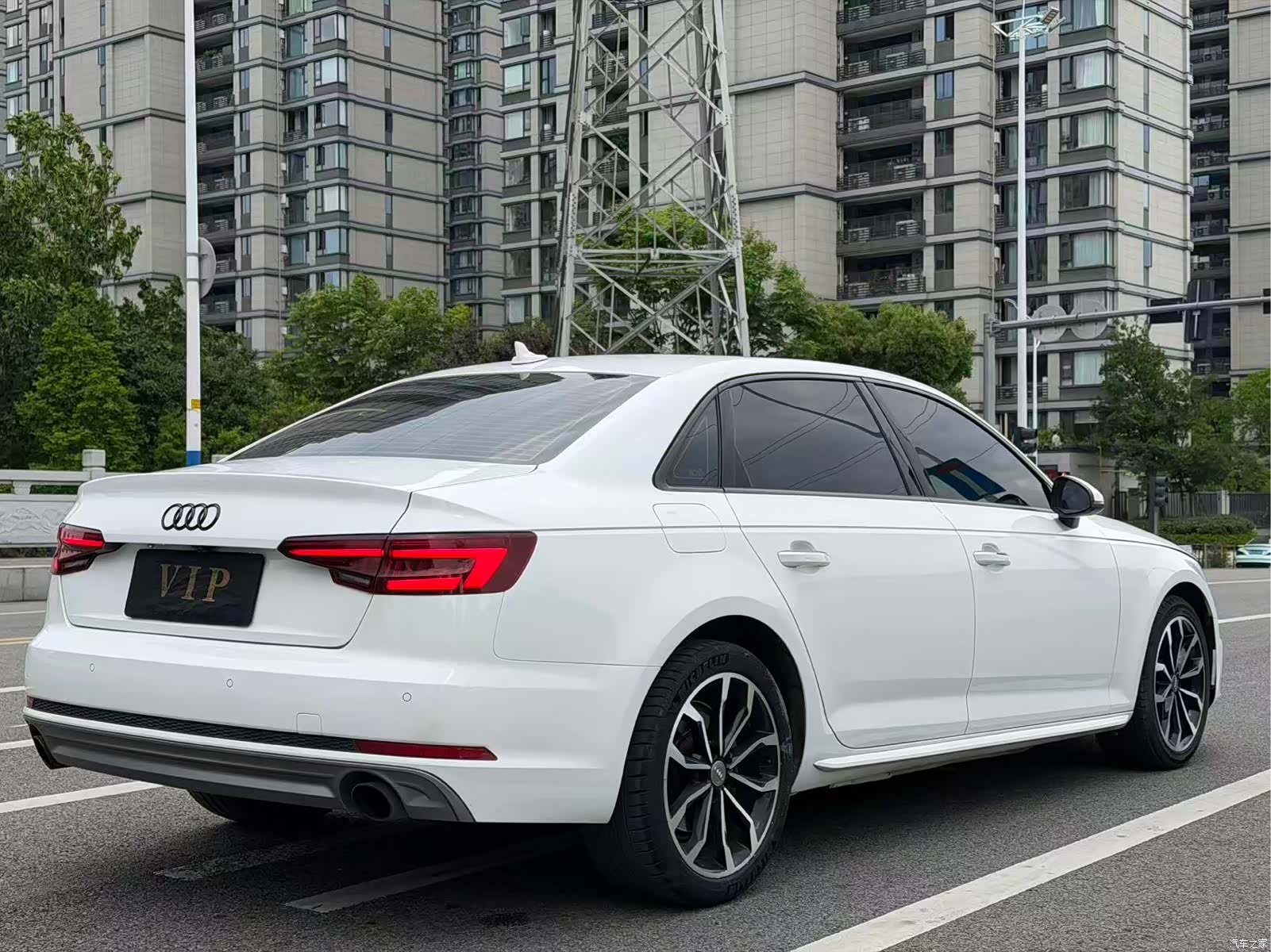 Audi A4L, 2018 все фото