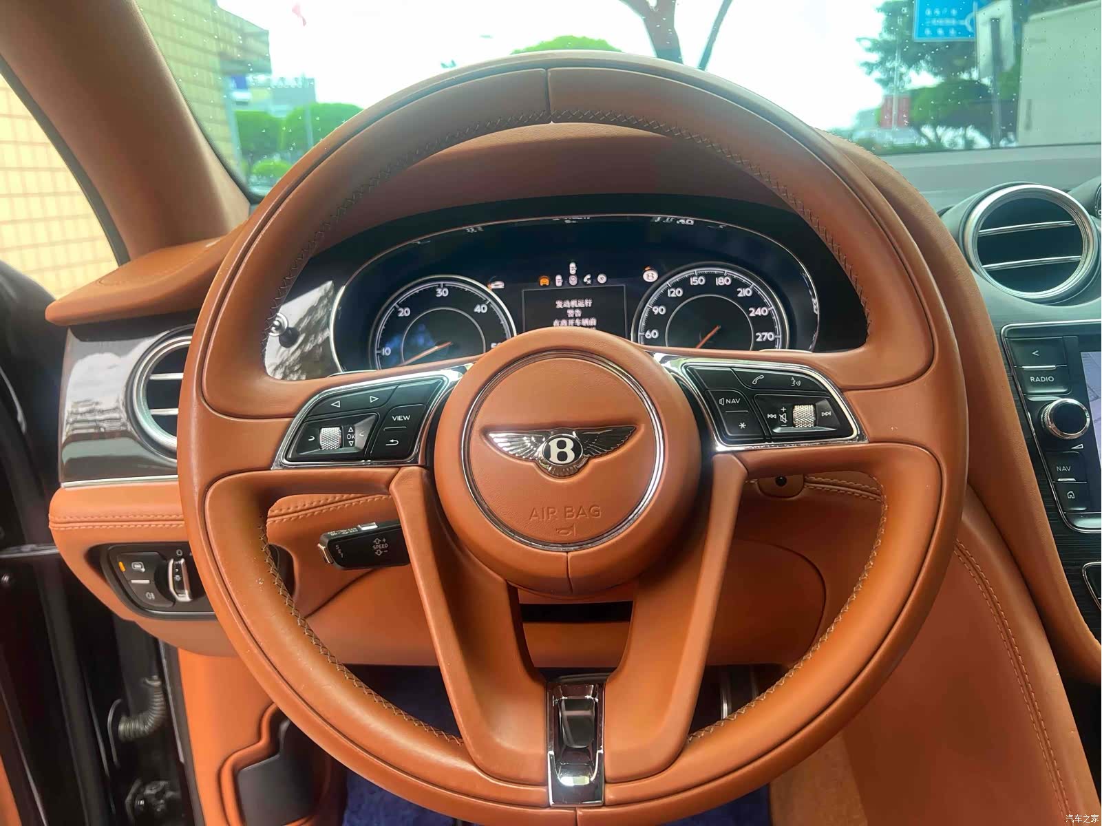 Bentley Bentayga, 2018 14