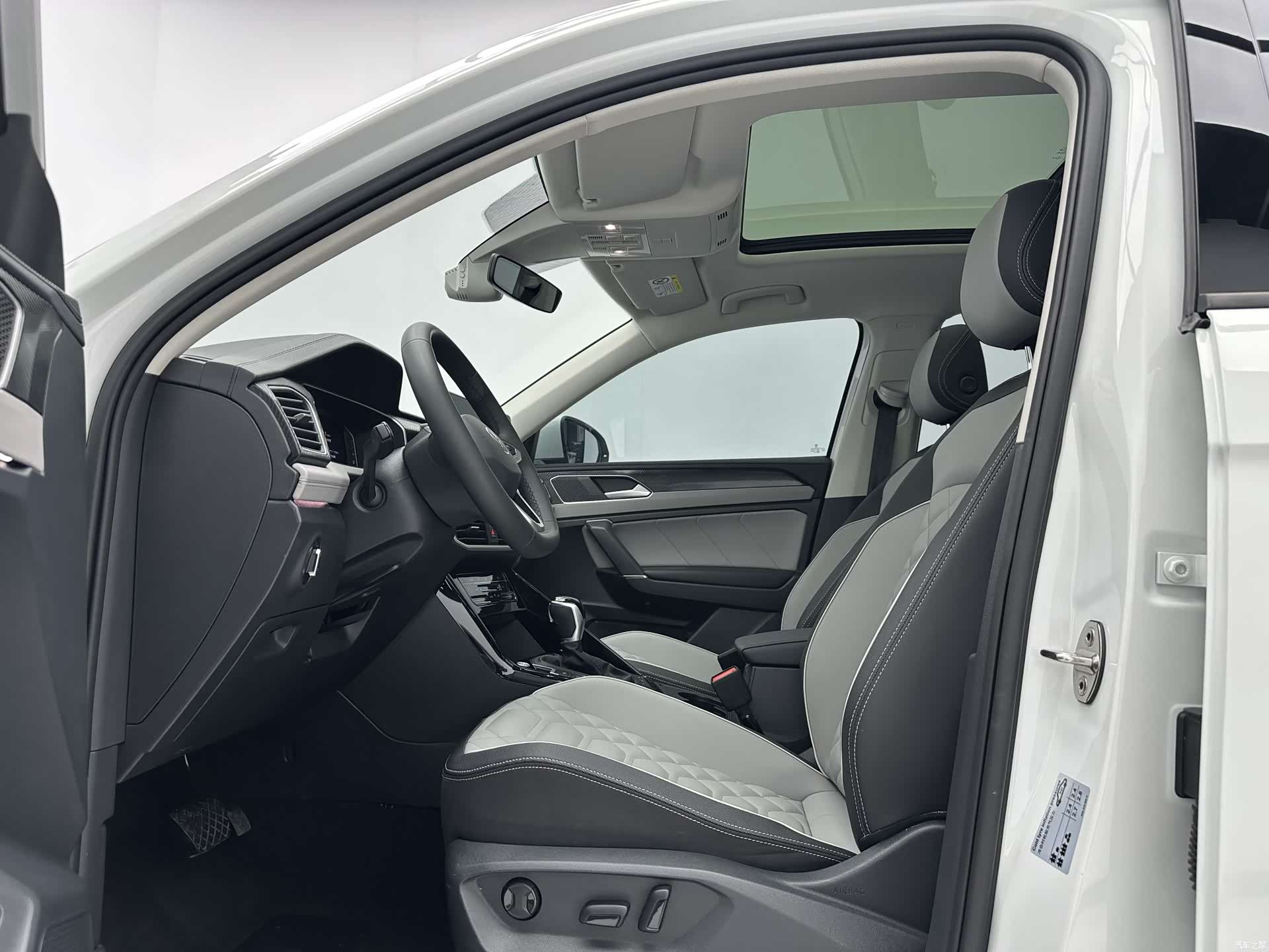 Volkswagen Tayron, 2023 все фото