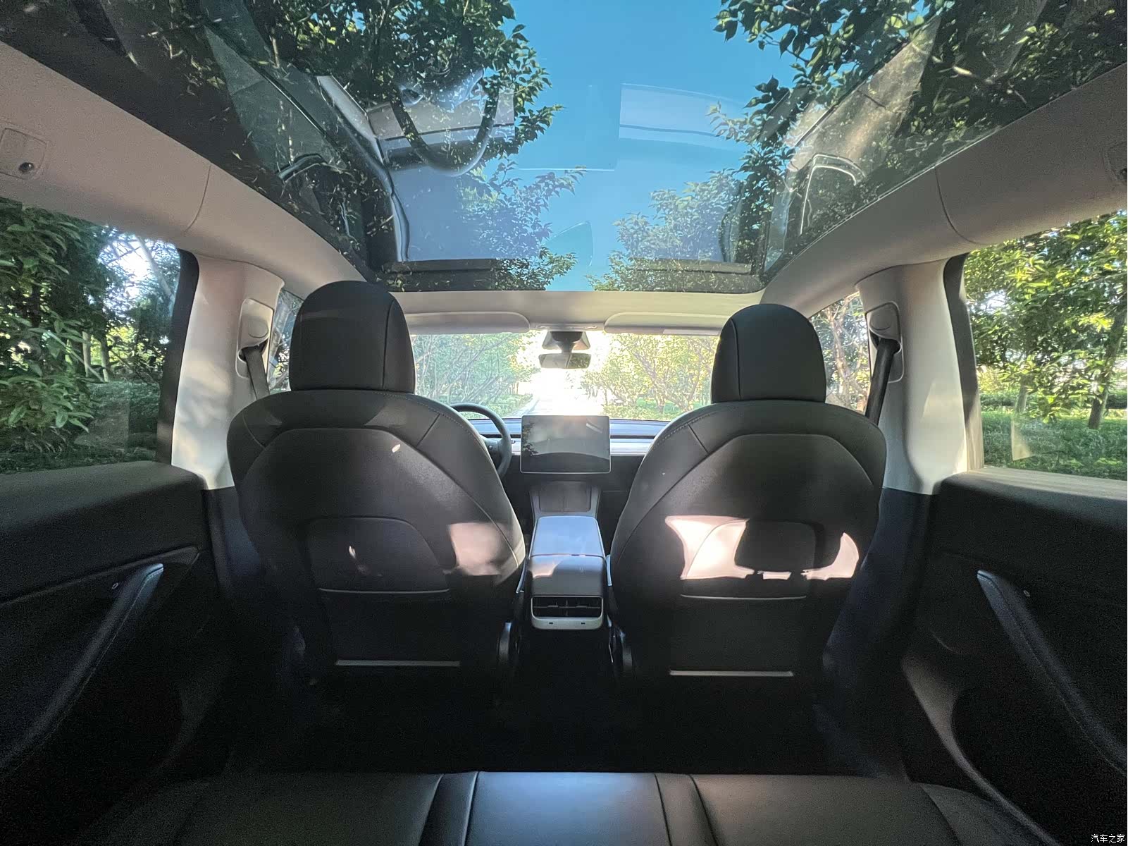 Tesla Model Y, 2022 10