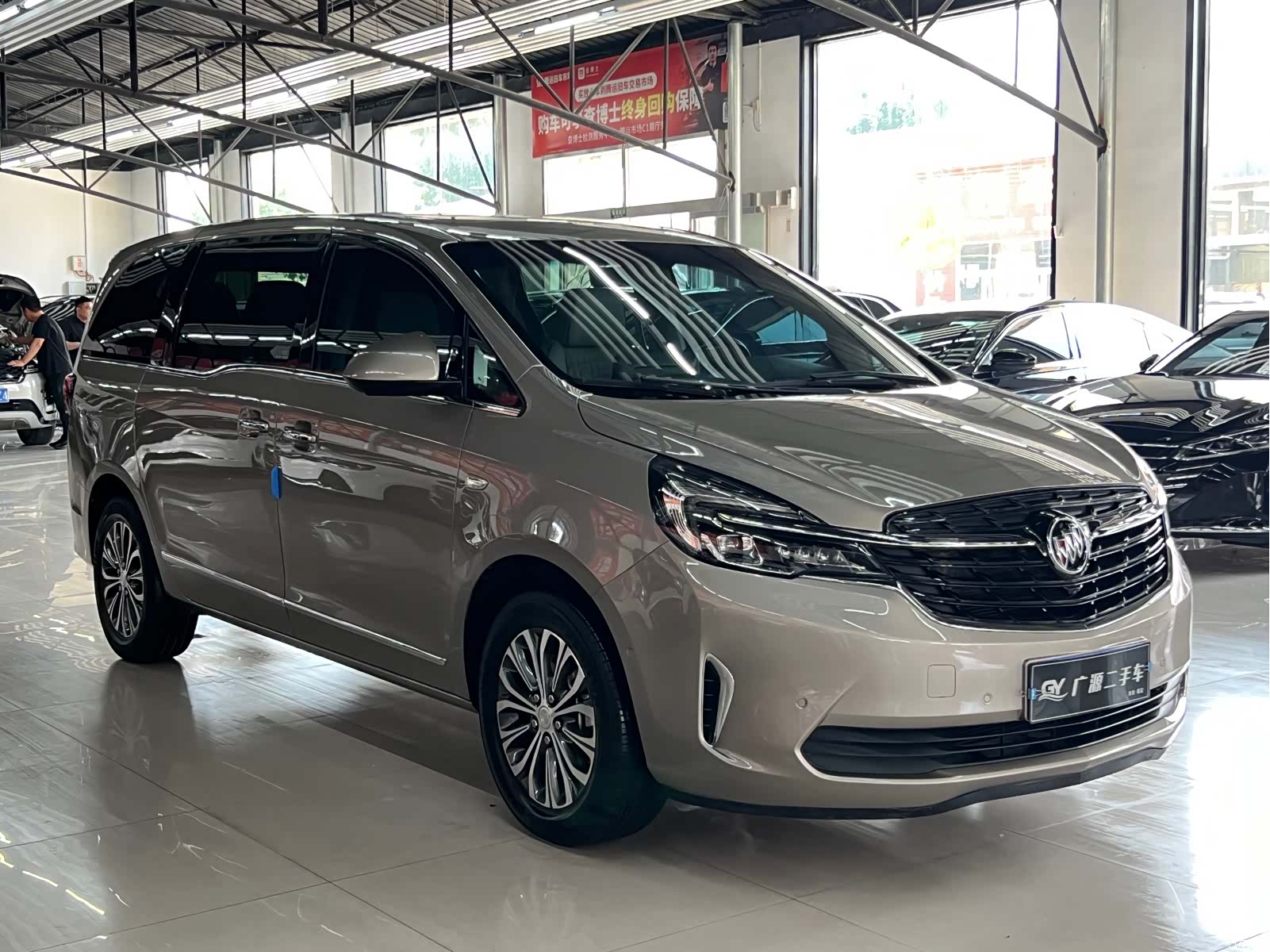 Buick GL8, 2022 3