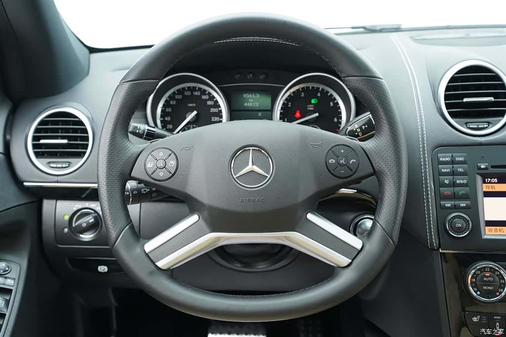 Mercedes-Benz M-Class, 2012 17