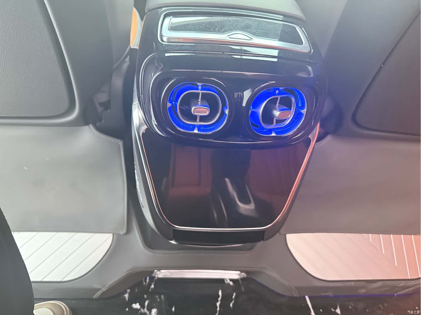 Mercedes-Benz 7, 2021 19