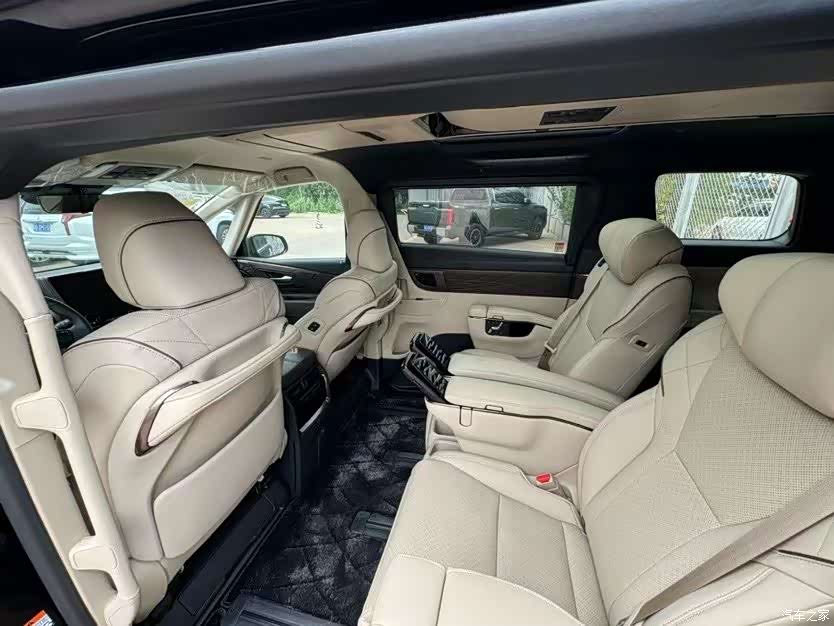 Toyota Alphard, 1900 11