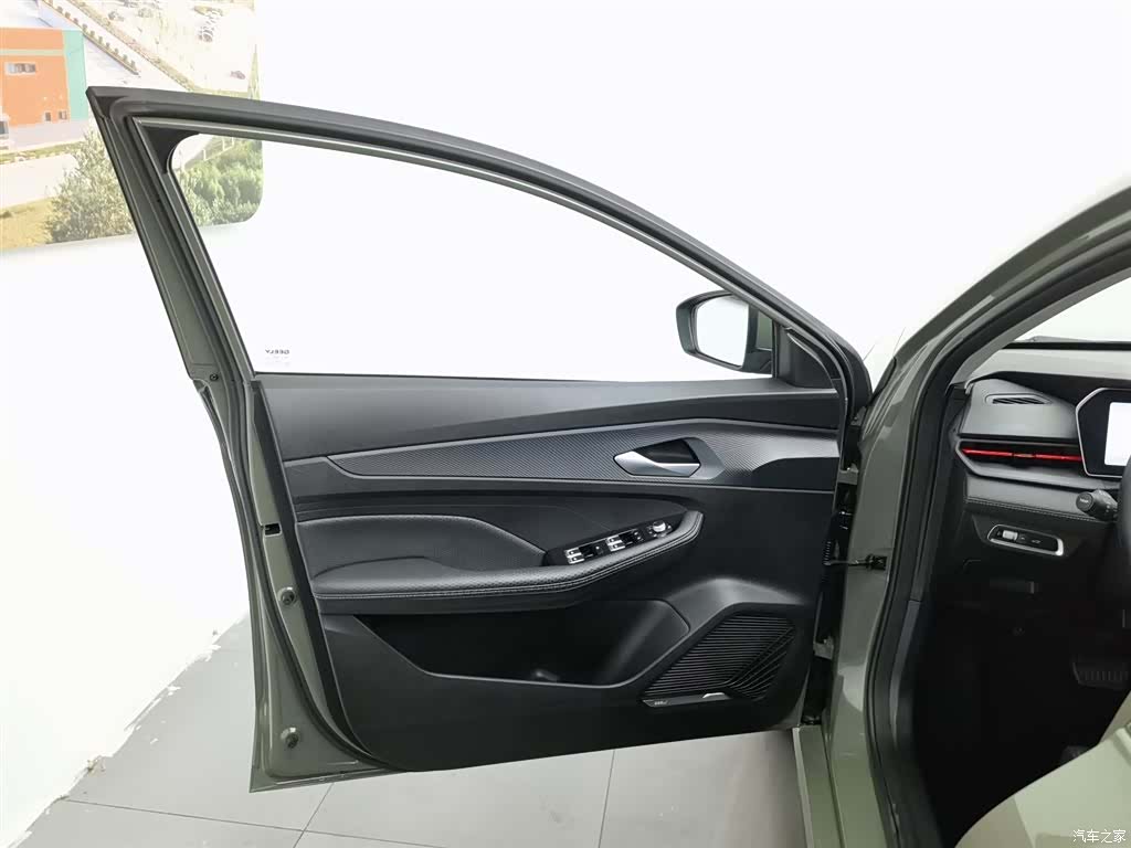 Geely Binray, 2022 8