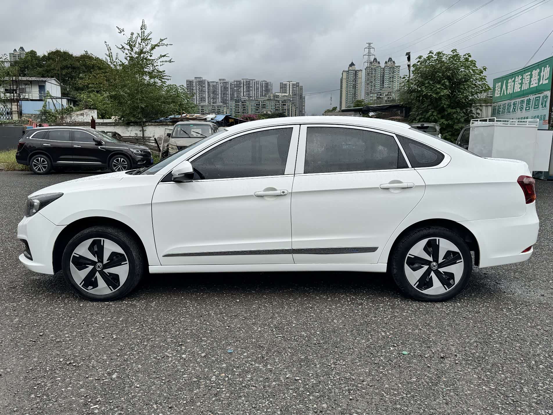 DongFeng E70, 2022 3