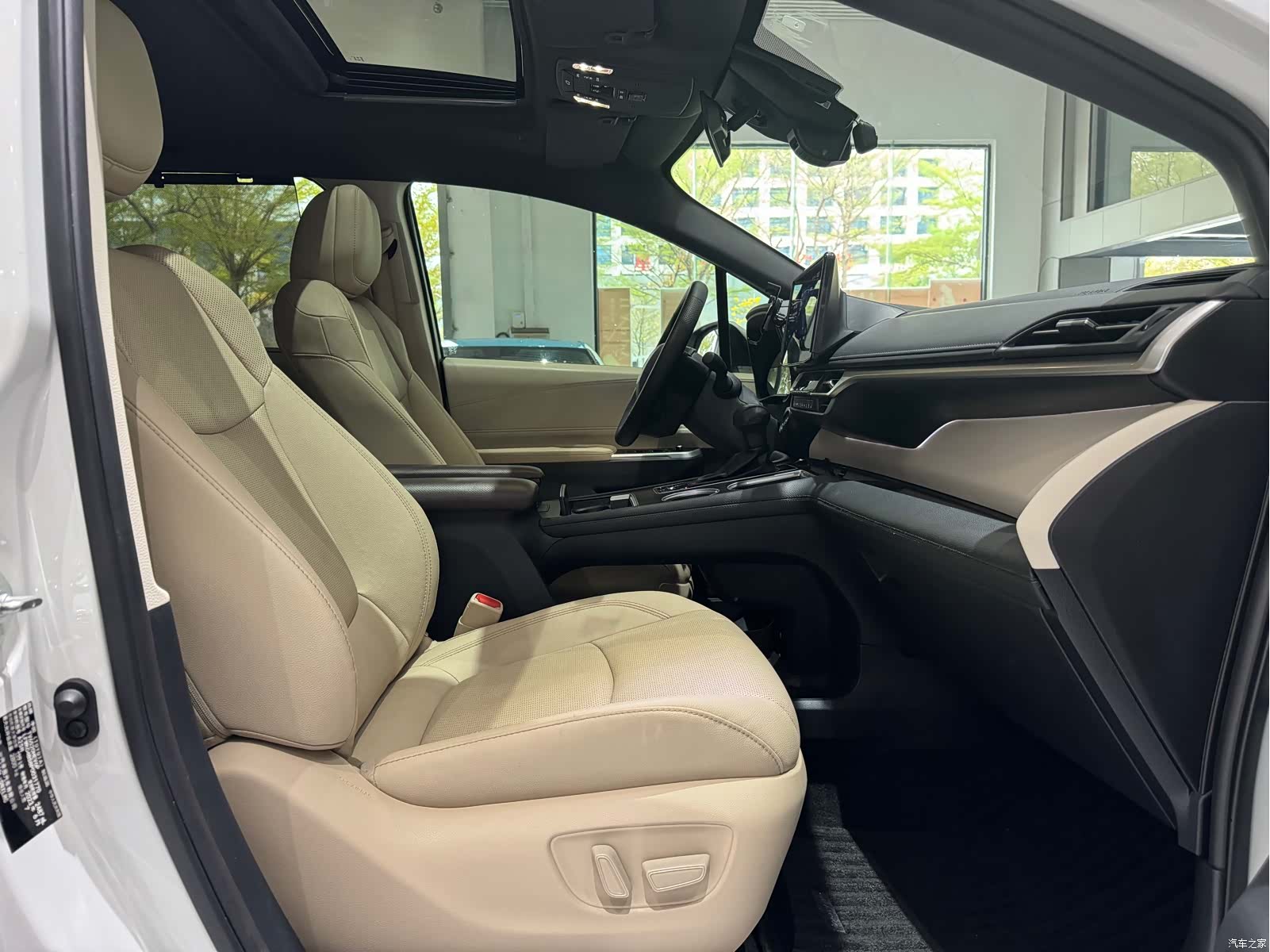Toyota Granvia, 2023 20