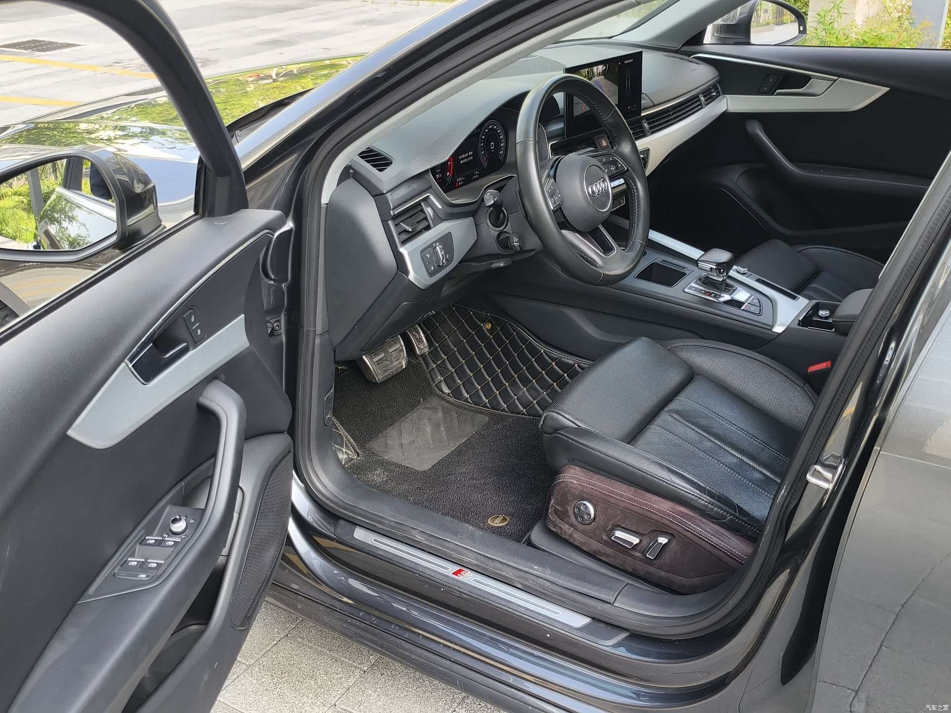 Audi A4L, 2020 все фото