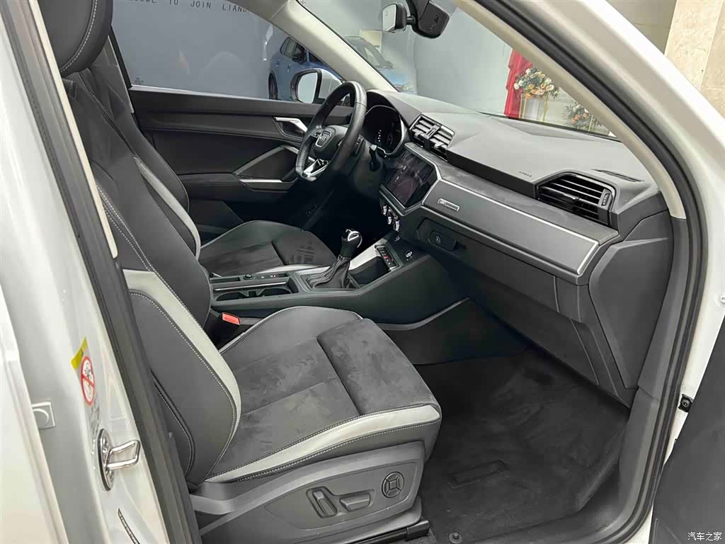 Audi Q3, 2023 13