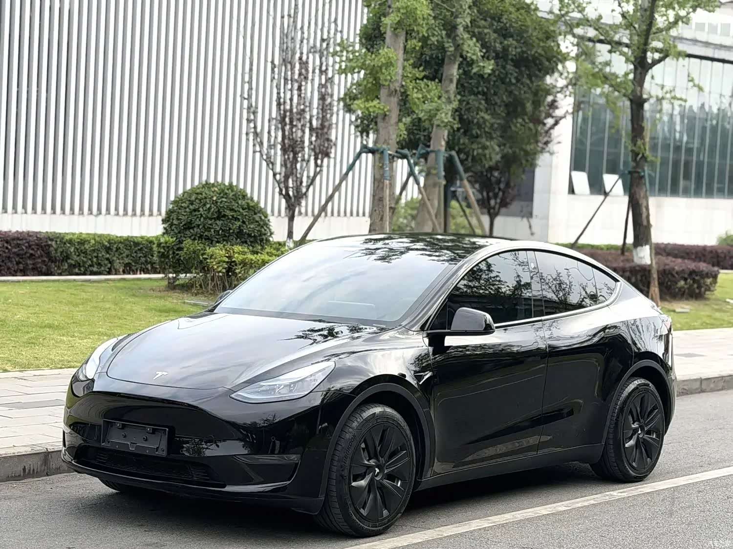 Tesla Model Y, 2023 1