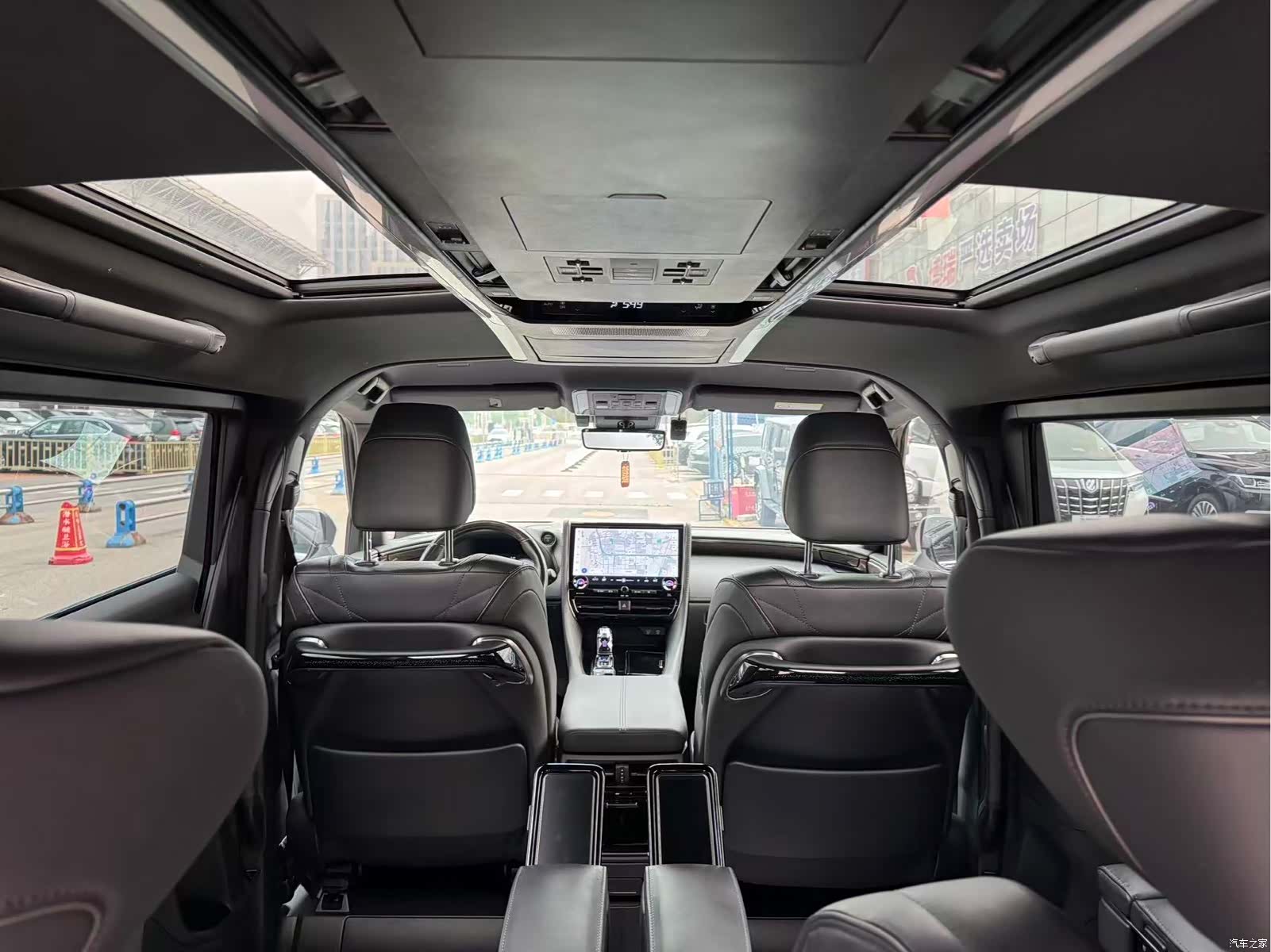 Toyota Alphard, 2024 6
