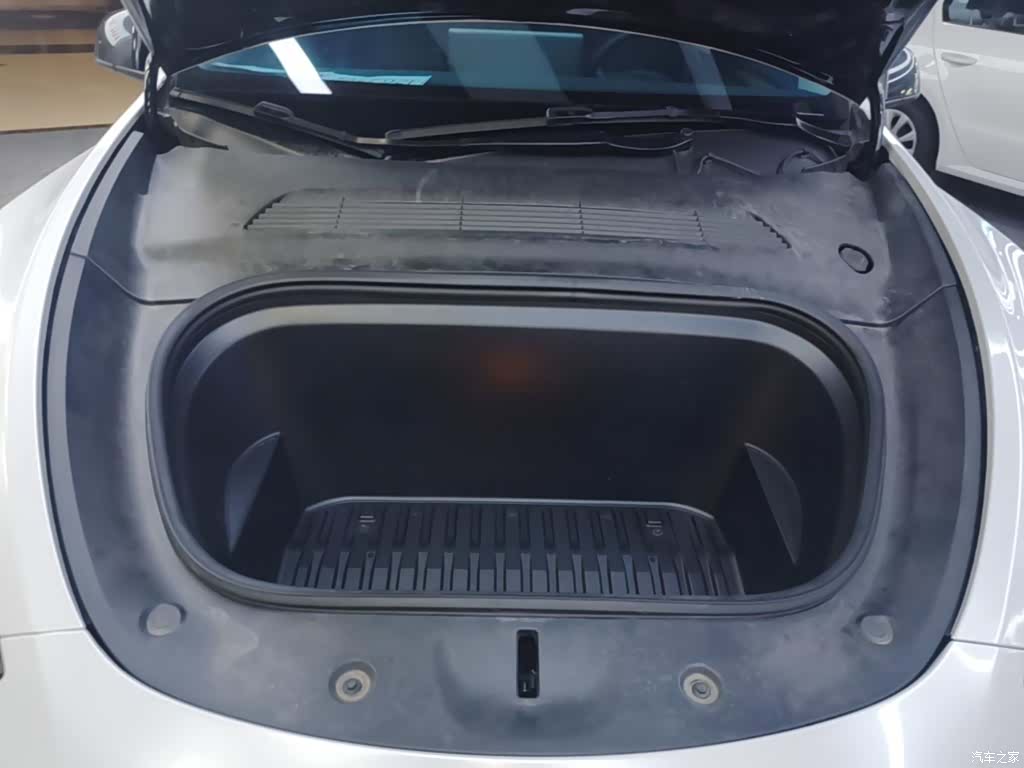 Tesla Model Y, 2023 20
