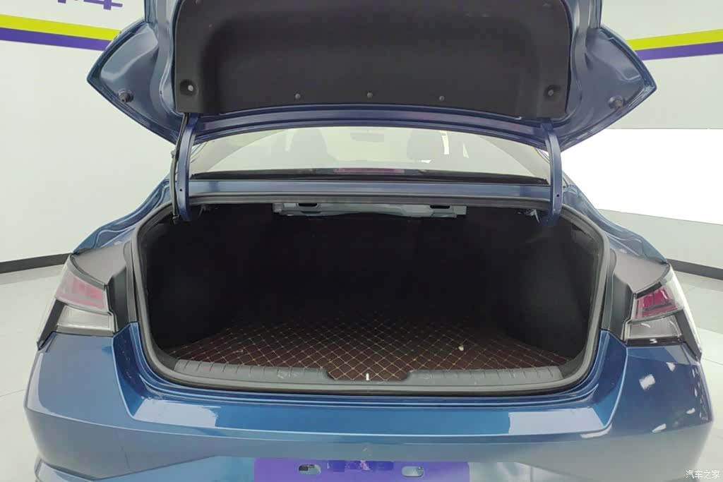 Hyundai Elantra, 2021 4
