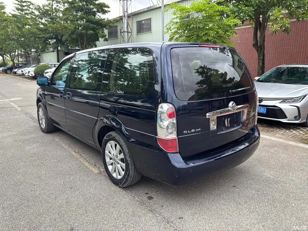 Buick GL8, 2013 9