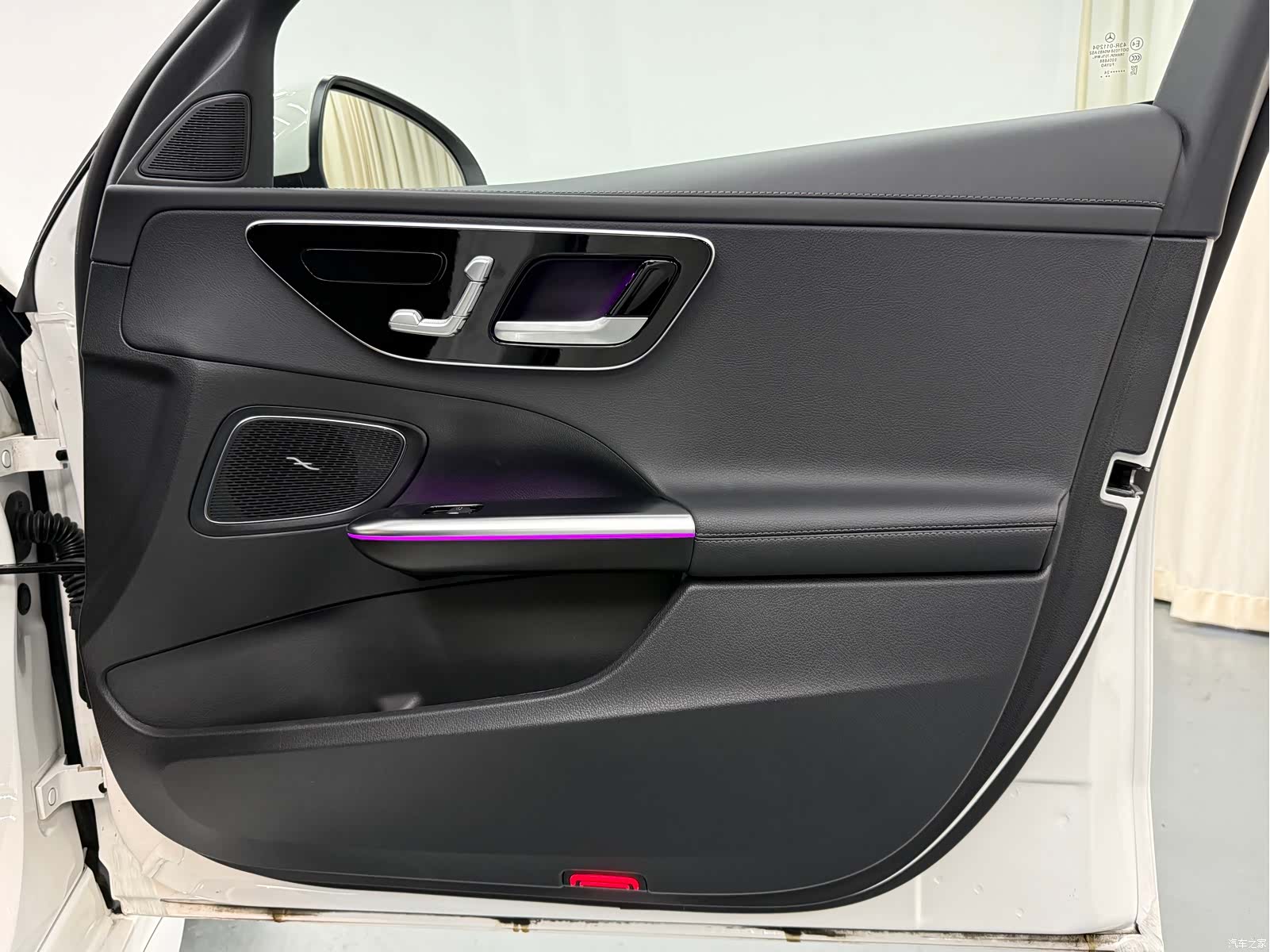 Mercedes-Benz C-Class, 2024 14