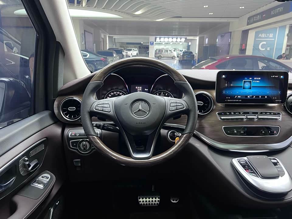 Mercedes-Benz V-class