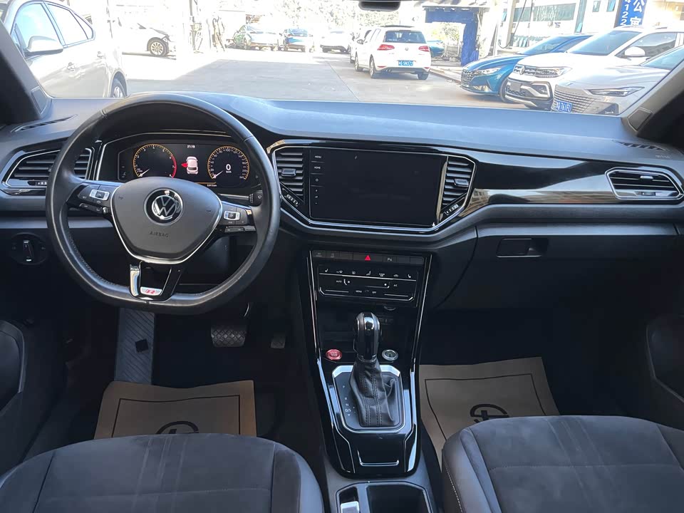 Volkswagen T-ROC exploring Songs