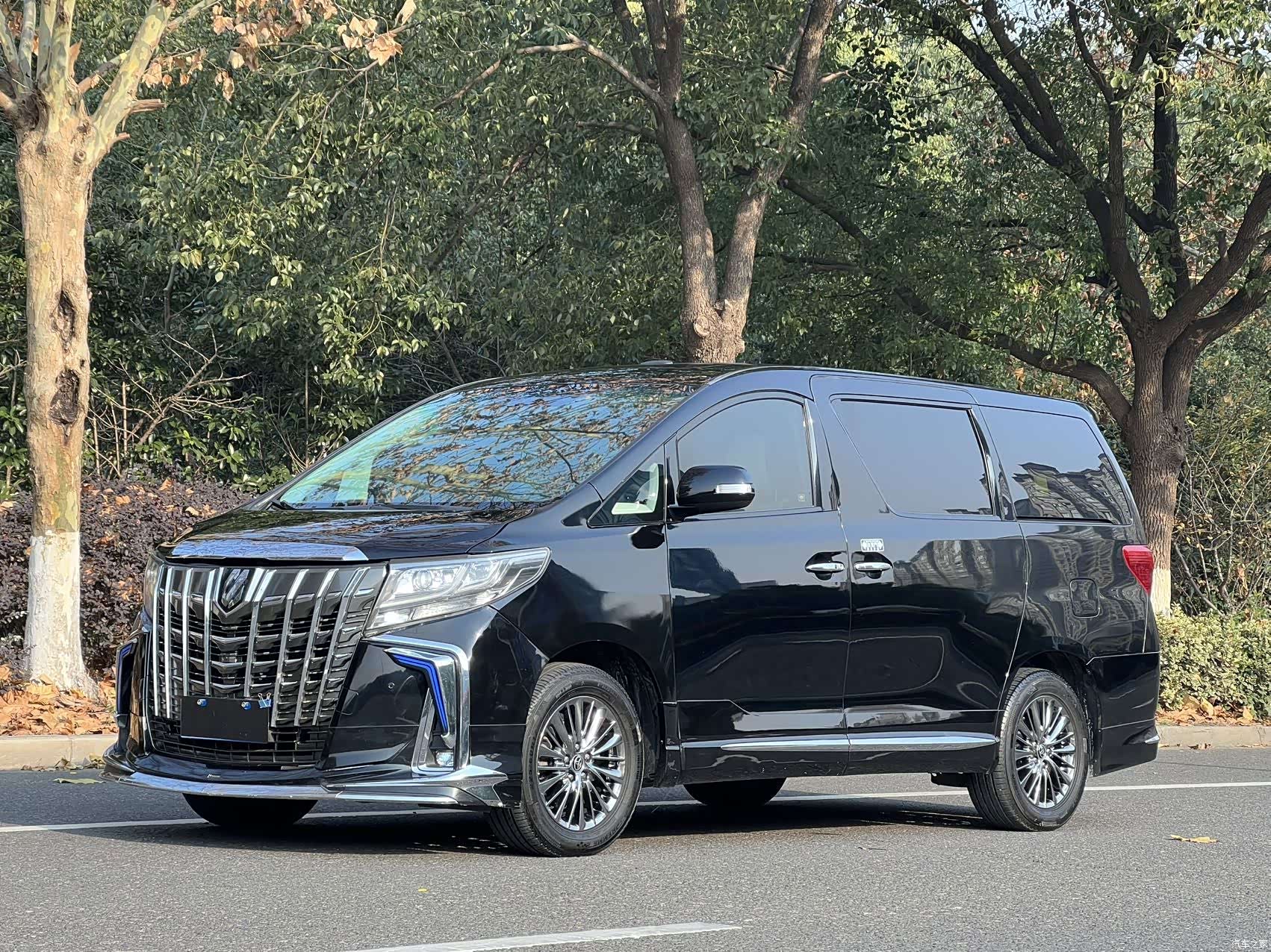Toyota Alphard, 2012 1