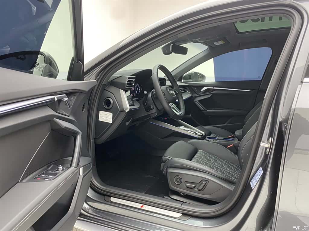 Audi Flying Spur, 2025 17