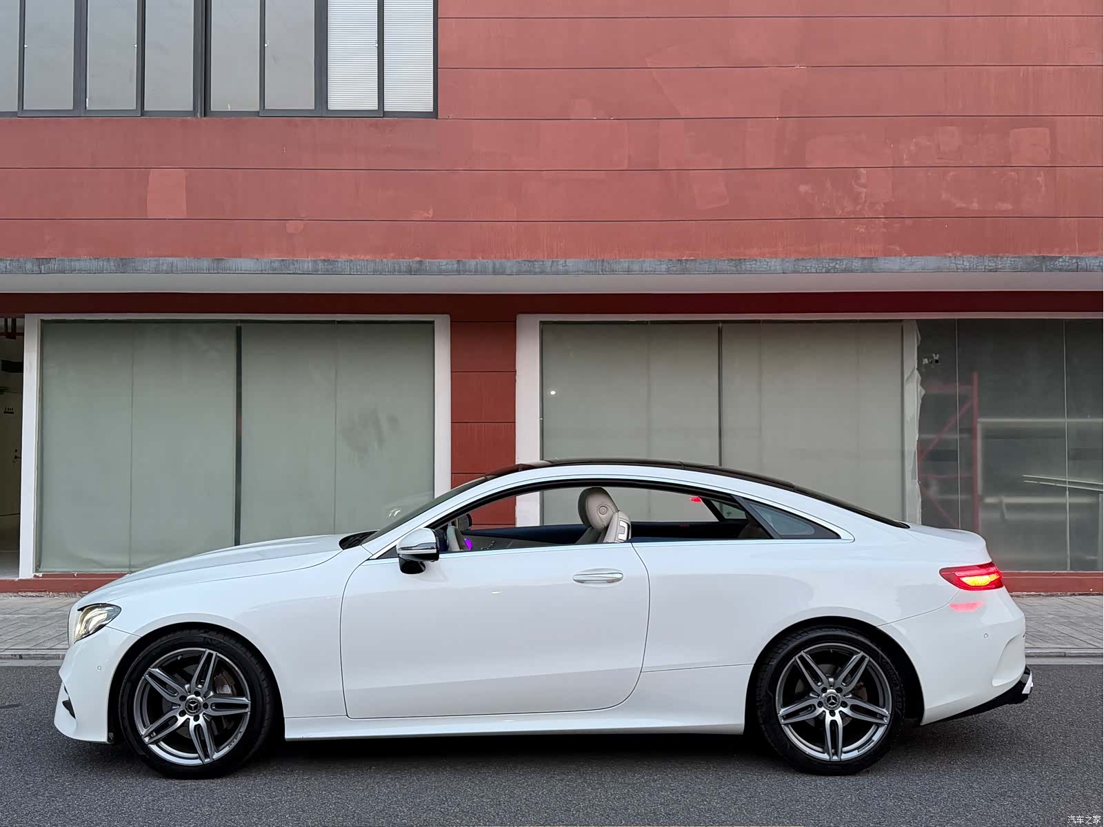 Mercedes-Benz E-Class, 2020 4