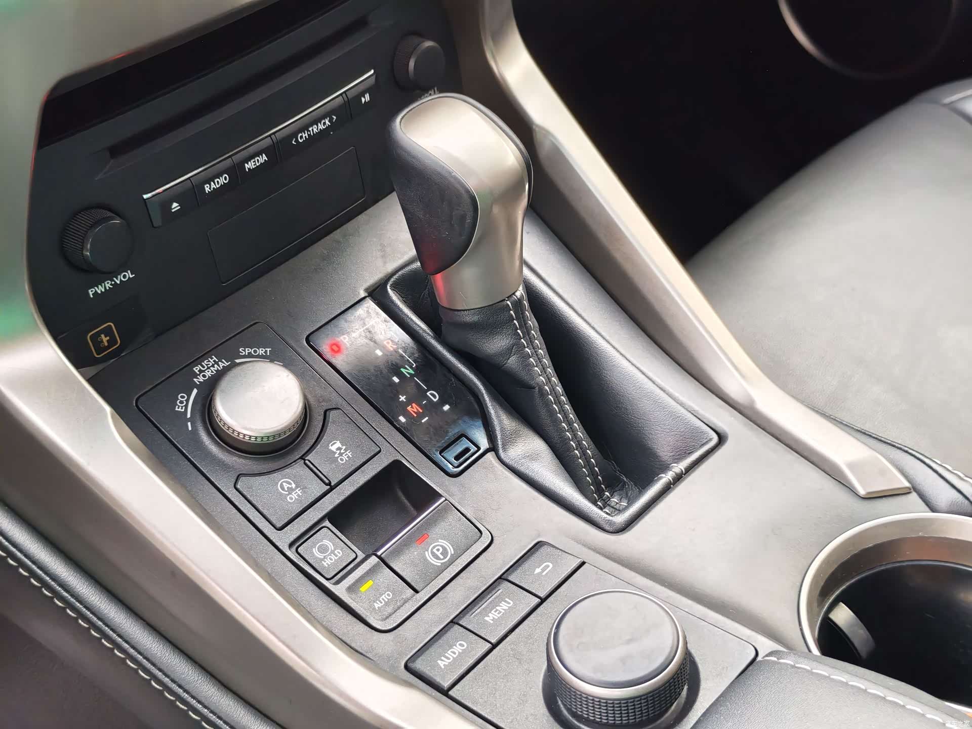 Lexus NX, 2017 17