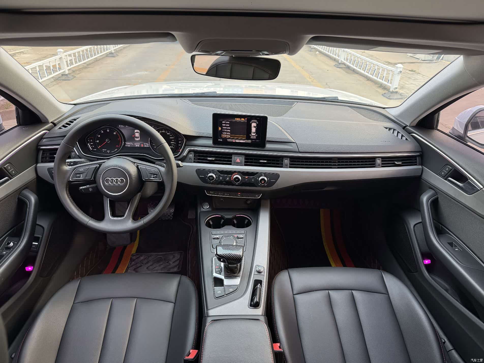 Audi A4L, 2019 все фото