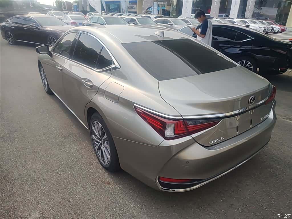 Lexus ES, 2024 все фото