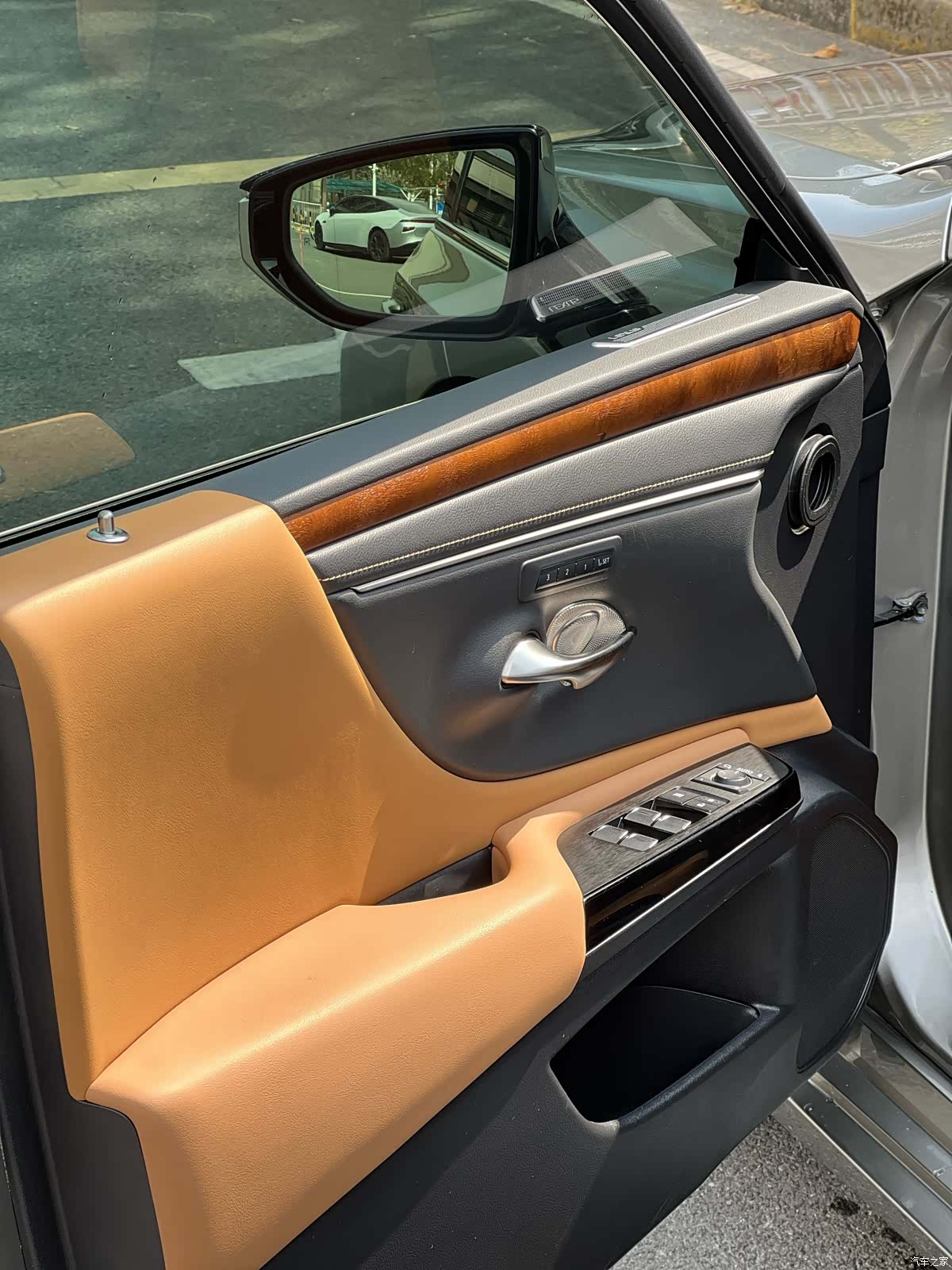 Lexus ES, 2023 13