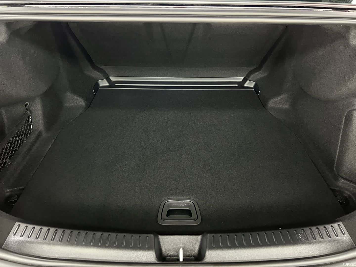 Mercedes-Benz E-Class, 2024 26