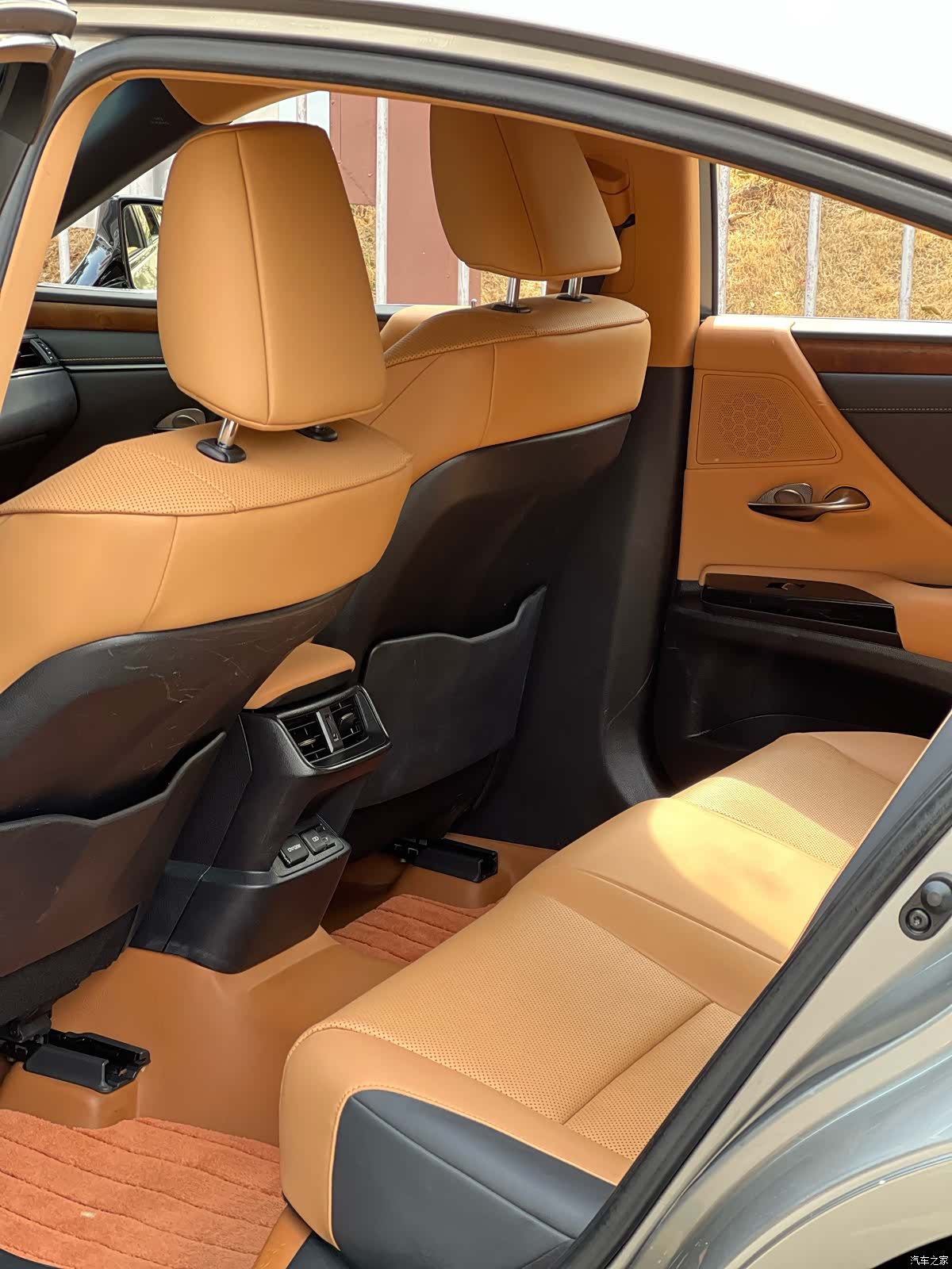 Lexus ES, 2023 12