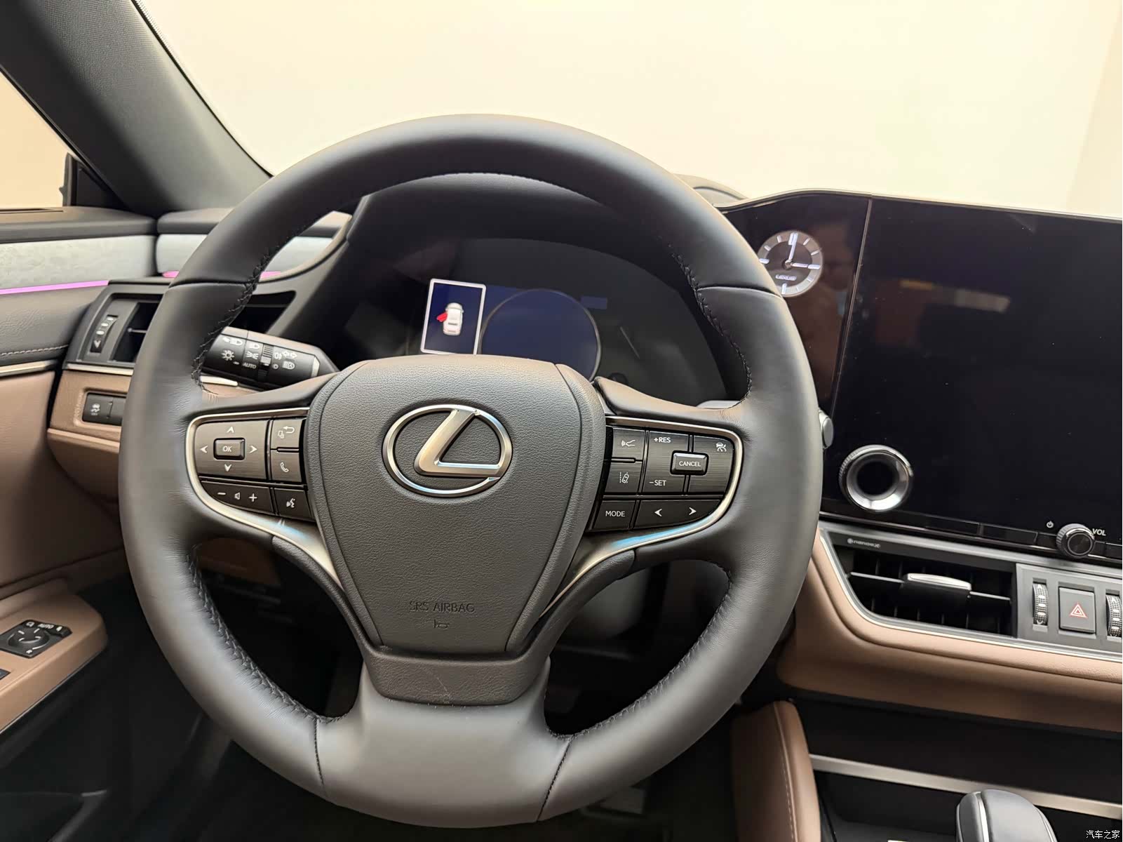 Lexus ES, 2024 12