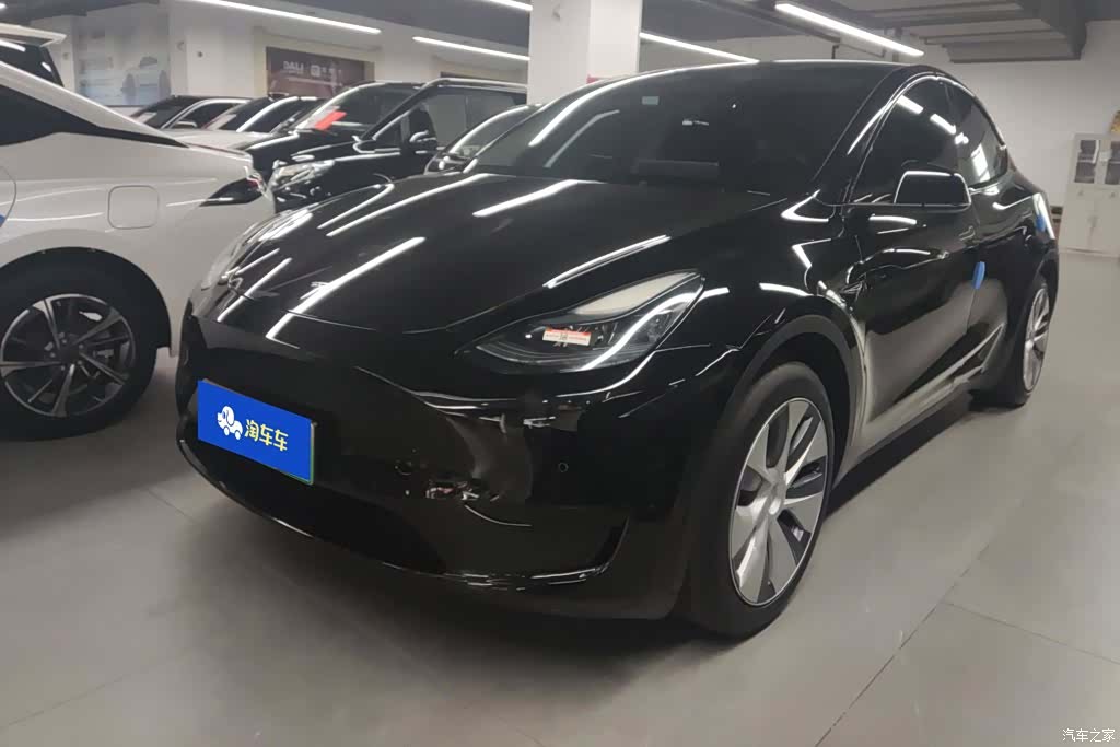 Tesla Model Y, 2023 1
