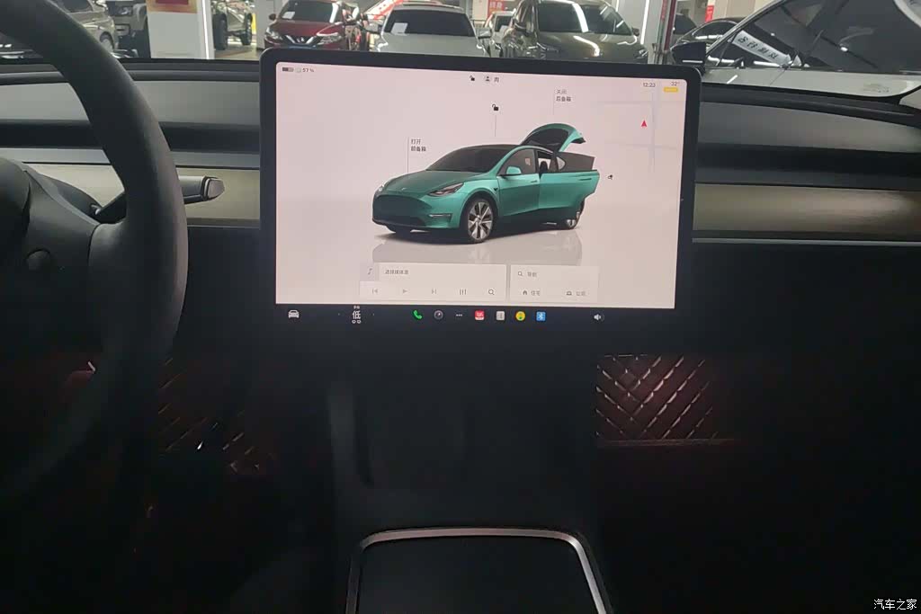 Tesla Model Y, 2023 13