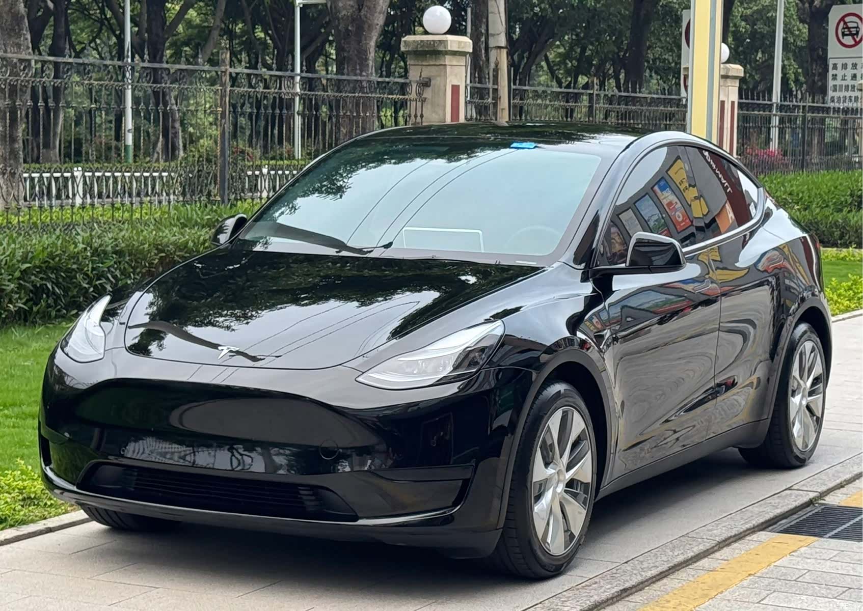 Tesla Model Y, 2022 1